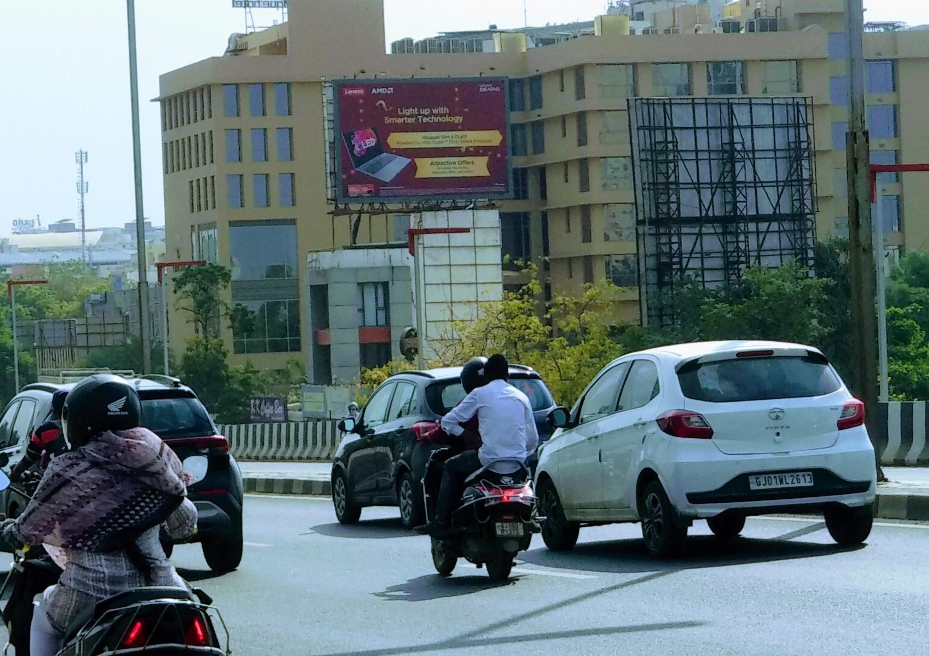 SG Road, Thaltej Opp. Palladium Mall Tow. Pakwan