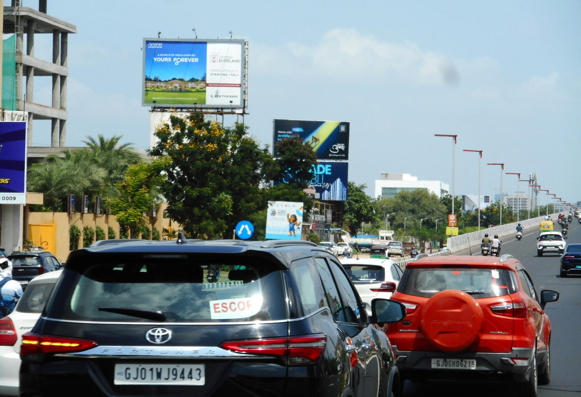 SG Road, Thaltej Nr. Palladium Mall — photo 3