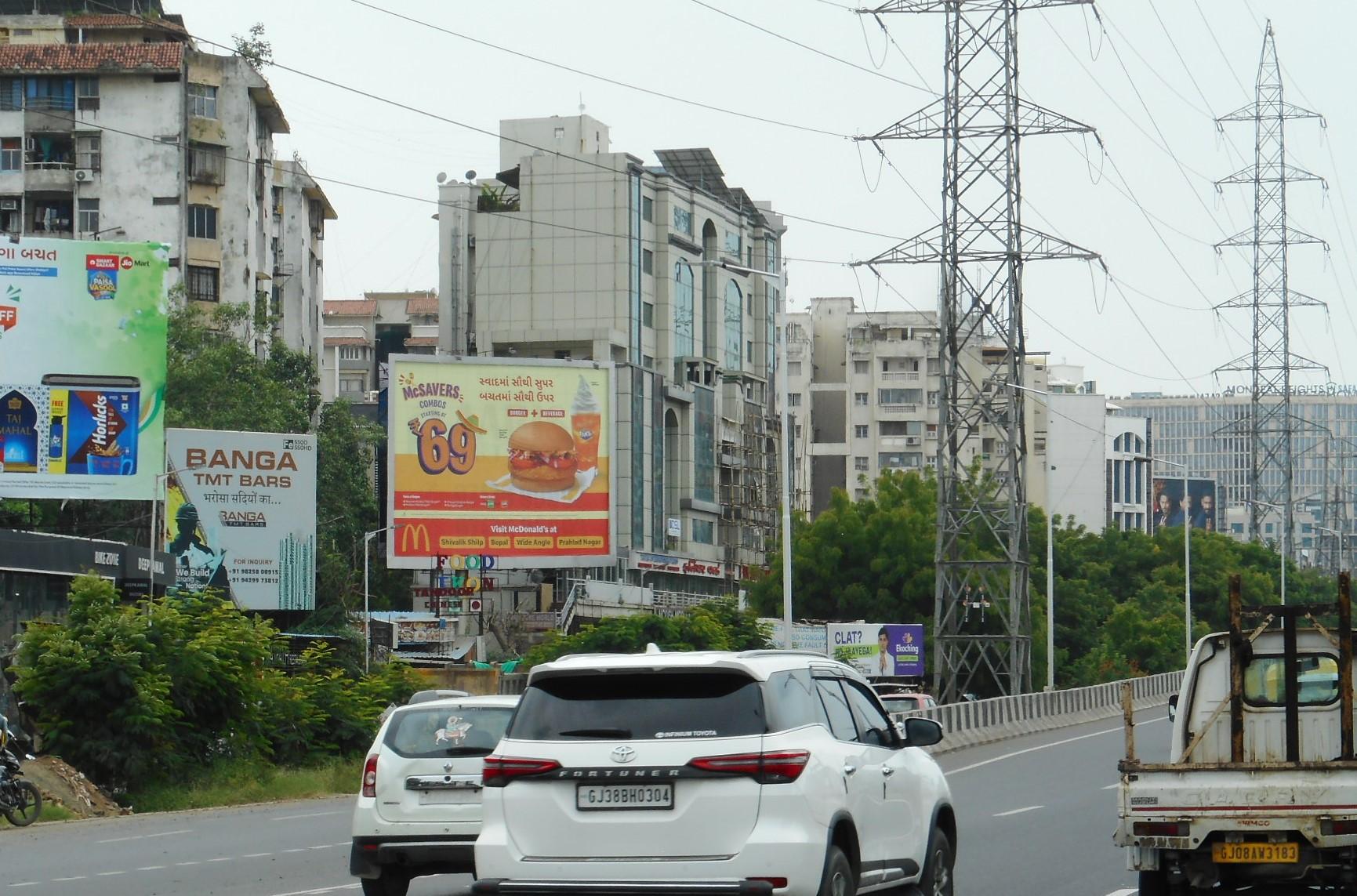 SG Road, Opp. Iscon Mall Tow. Karnavati Club — photo 4
